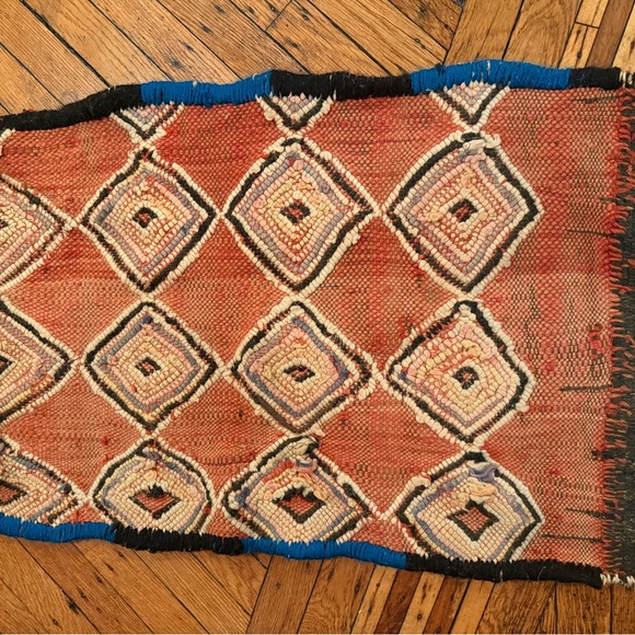 Geometric Patterned Rug with Fringe - Picture 3 of 4